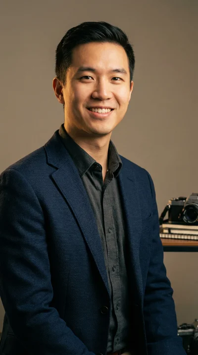 无限臀山资源-最新原创视频发布|放心观看首席影评人陈逸飞个人照片